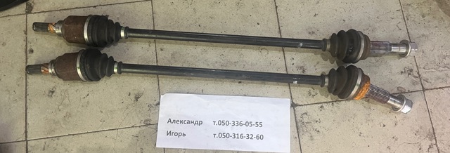 Напіввісь задня 396001AA0B NISSAN