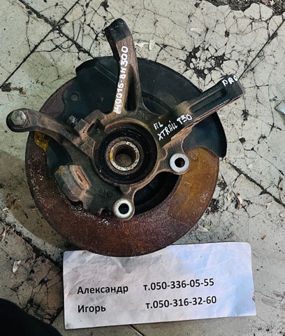 Цапфа - поворотний кулак передній, лівий 400158H300 NISSAN