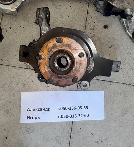 Маточина переднього колеса 402021AB0A NISSAN