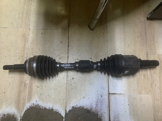 Привід передній лівий 4342028040 TOYOTA