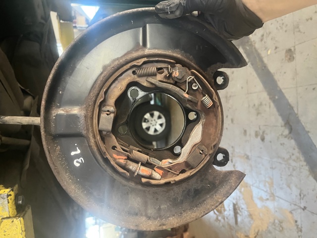 Захист гальмівного диска заднього, лівого 44030CY01A NISSAN