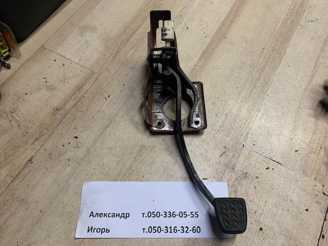 Педаль гальма 4710105100 TOYOTA