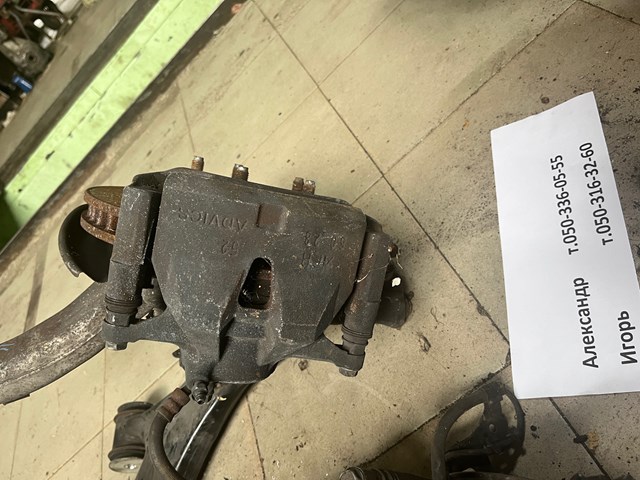 Супорт гальмівний, передній, правий 4773053060 TOYOTA
