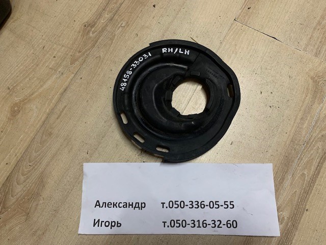Проставка (гумове кільце) пружини передньої, нижня 4815833031 TOYOTA