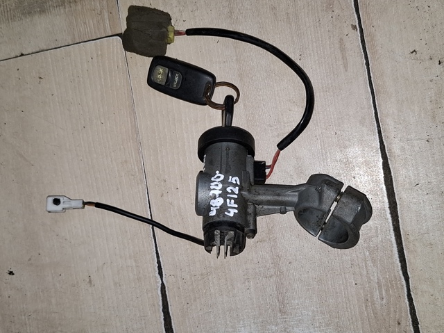 Контактна група замка запалювання 487004F125 NISSAN