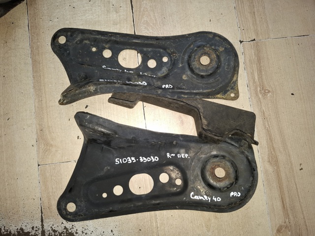 Кронштейн передньої балки 5103633030 TOYOTA