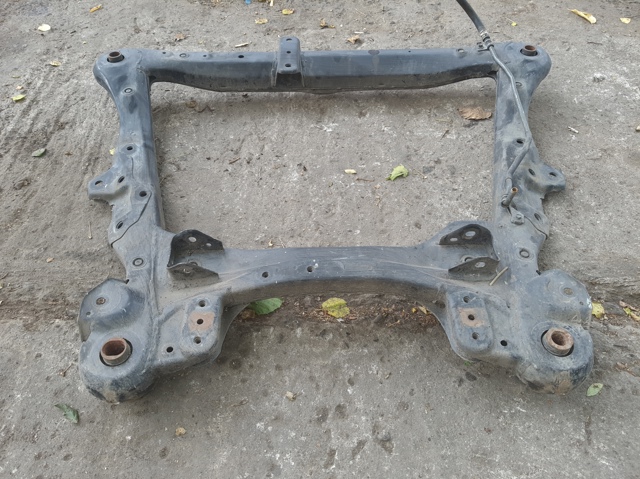 Передня балка 5110033070 TOYOTA