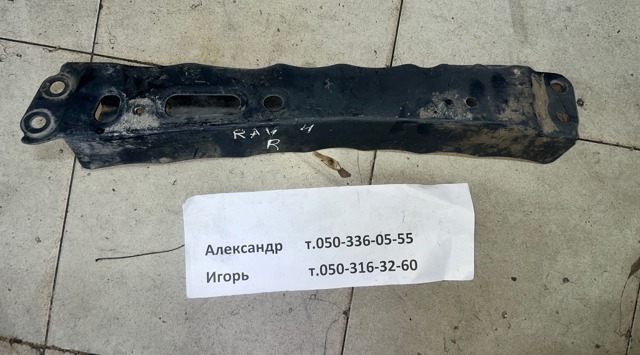 Кронштейн підсилювача переднього бампера 5110742010 TOYOTA