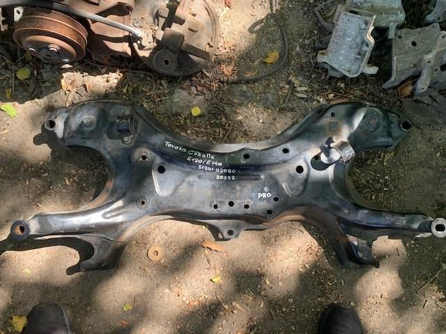 Підрамник передній 5120102080 TOYOTA