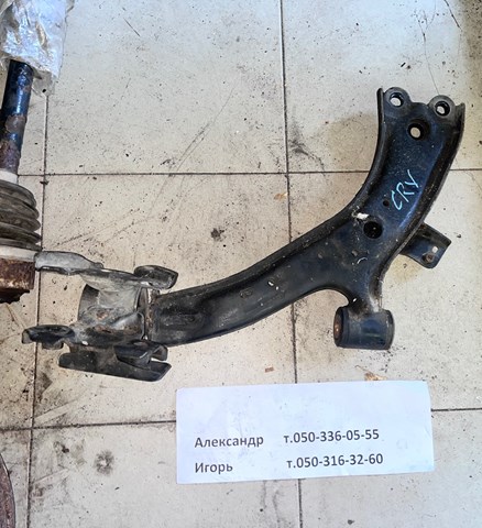 Правий важіль передній нижній підвіски 51350SWAE01 HONDA