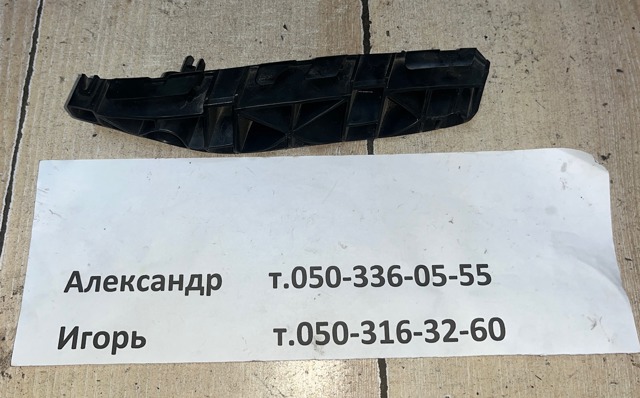 Кронштейн бампера переднього, зовнішній правий 5253553011 TOYOTA