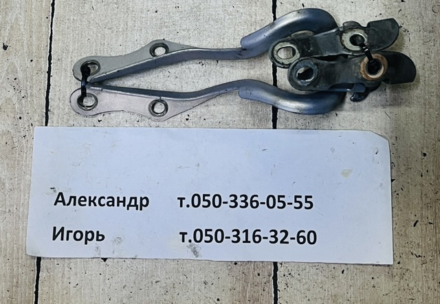 Шарнір капота лівий 5342052180 TOYOTA