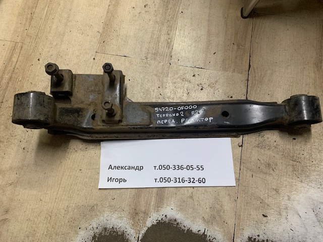 Кронштейн/траверса переднього редуктора, задня 547200F000 NISSAN
