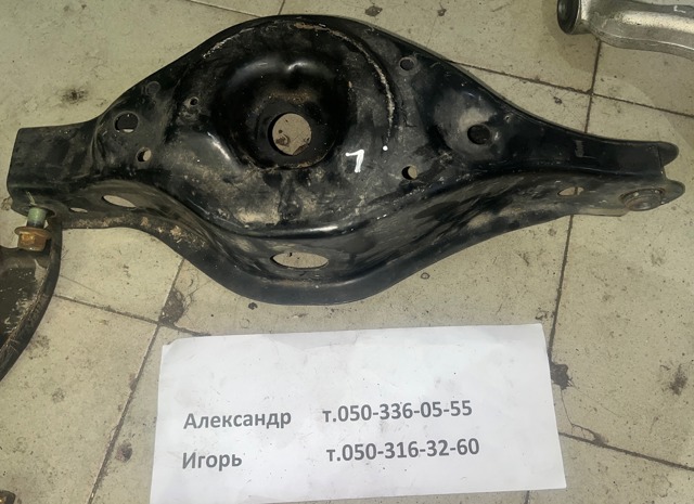 Важіль задньої підвіски нижній, лівий/правий 551B0JP00A NISSAN