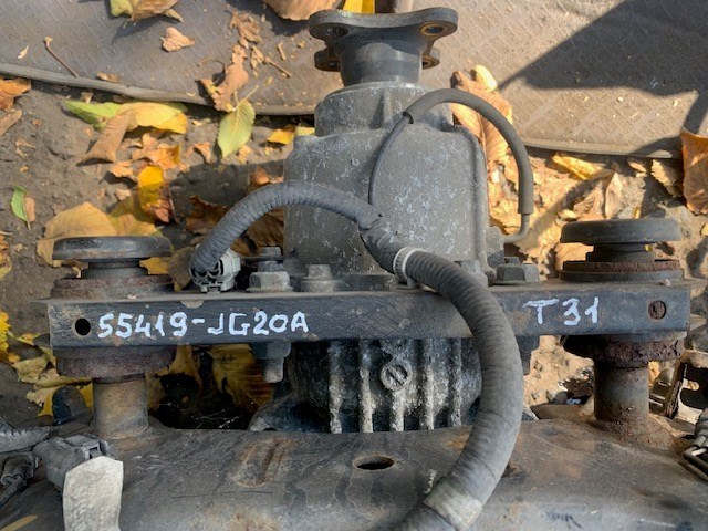 Кронштейн/траверса заднього редуктора, задня 55419JG20A NISSAN