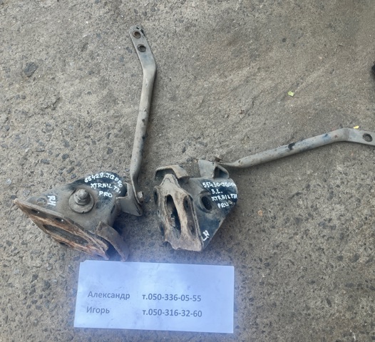 Кронштейн кріплення правого поздовжнього важеля 55429JG000 NISSAN