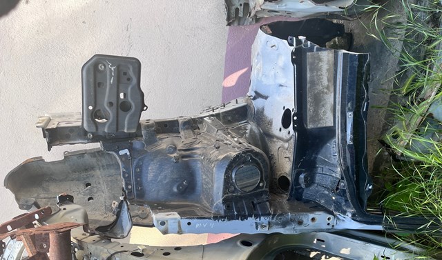 Чверть передня ліва 5710242090 TOYOTA
