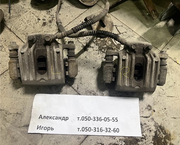 Задній гальмівний супорт лівий 582102B700 HYUNDAI
