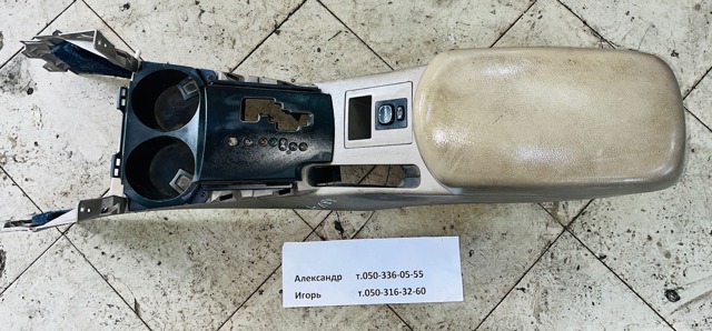 Консоль центральна панелі управління 5890142050B2 TOYOTA