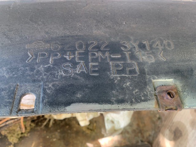 Бампер передній 620223Y140 NISSAN