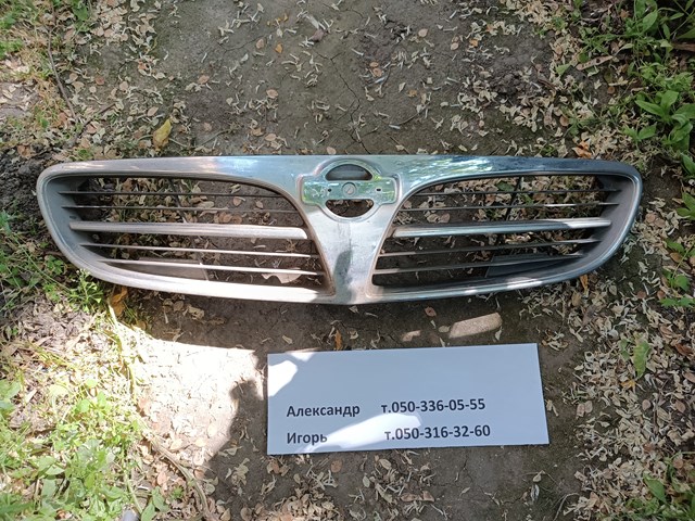 Решітка радіатора Nissan Maxima