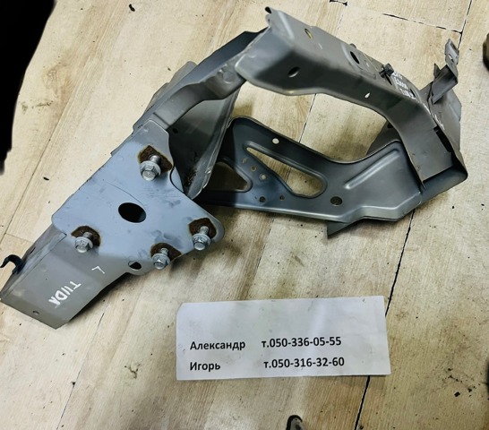 Кронштейн радіатора верхній, лівий 62513ED000 NISSAN