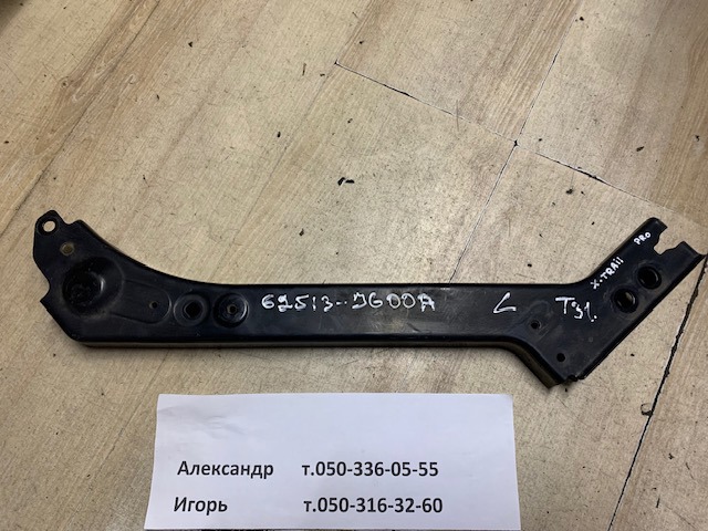 Рамка радіатора верхня 62513JG00A NISSAN