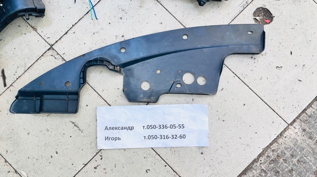 Накладка верхня передньої панелі/супорту радіатора 625801AA0A NISSAN