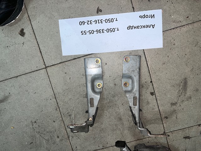 Завіса капота права 654002Y000 NISSAN