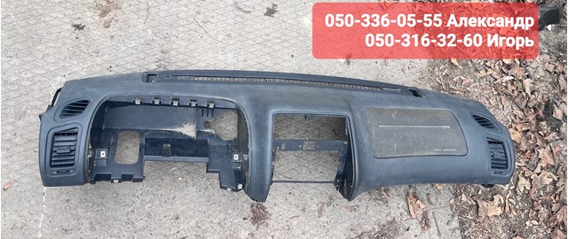 Передня панель 680300X803 NISSAN