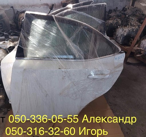 Скло заднє ліве 6811453150 TOYOTA