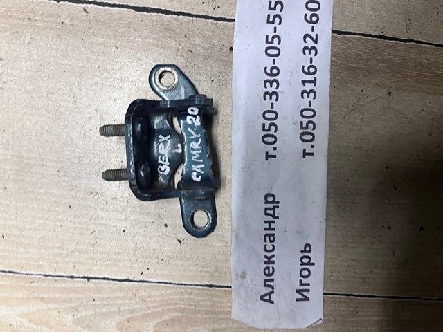 Петля задніх лівих дверей 6876042010 TOYOTA