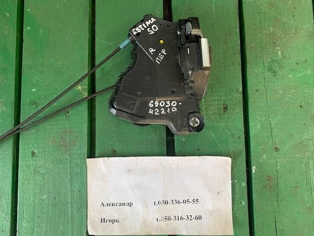 Замок двері правої передньої 6903042210 TOYOTA