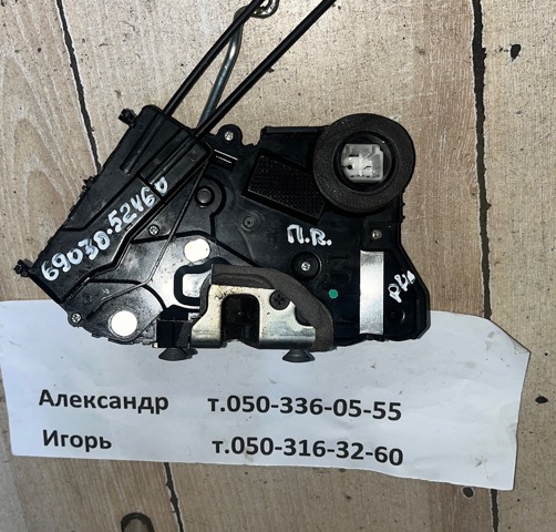 Замок двері правої передньої 6903052460 TOYOTA