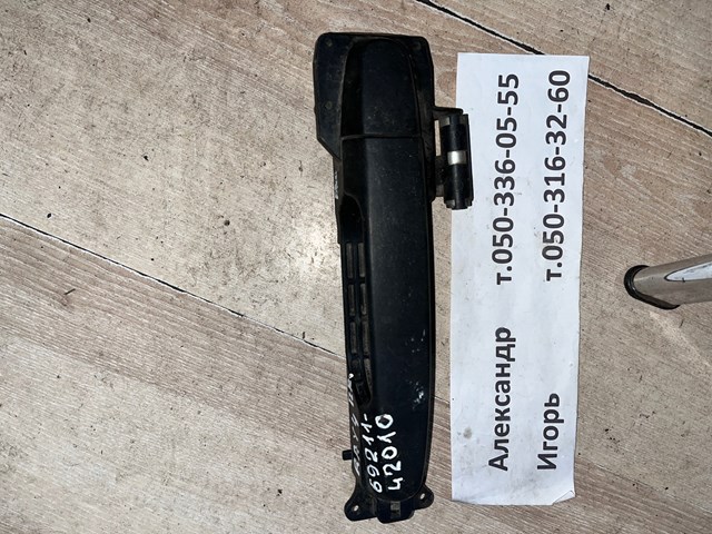 Ручка задньої двері зовнішня права 6921142010 TOYOTA