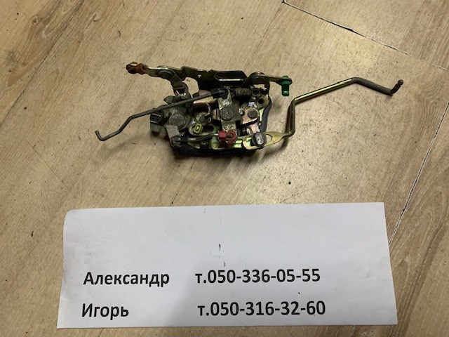 Замок водійських дверей 6932026020 TOYOTA