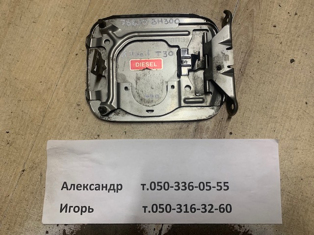 Дверцята бензобака Nissan X-Trail