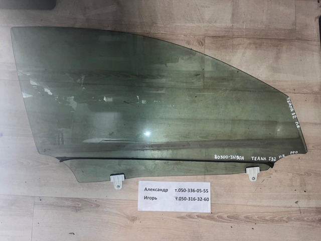 Скло пасажирських дверей 80300JN90A NISSAN