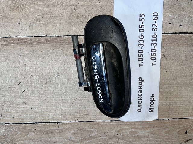 Ручка передніх дверей зовнішня, ліва 80607BM670 NISSAN