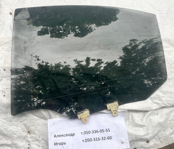 Скло задніх дверей, лівих 82301AV600 NISSAN