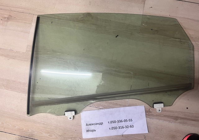 Скло задніх дверей, лівих 82301JN90A NISSAN
