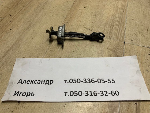 Обмежувач відкриття дверей, задній правий 82430EA50A NISSAN