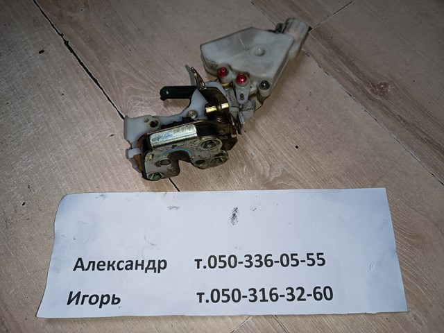 Замок задньої дверї, правої 8250295F0A NISSAN