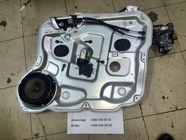 Ручка підлокітника передніх дверей внутрішня, права 826202B010J4 HYUNDAI