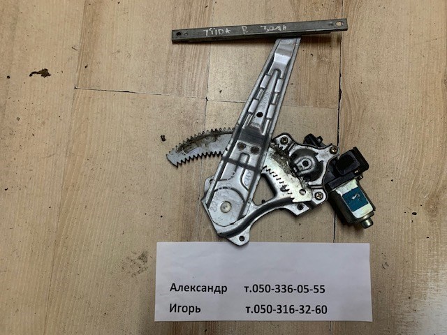 Склопідйомник задніх правих дверей 82720EE00B NISSAN