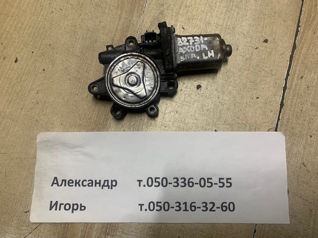 Мотор склопідйомника дверей задніх, лівих 82731AX00A NISSAN