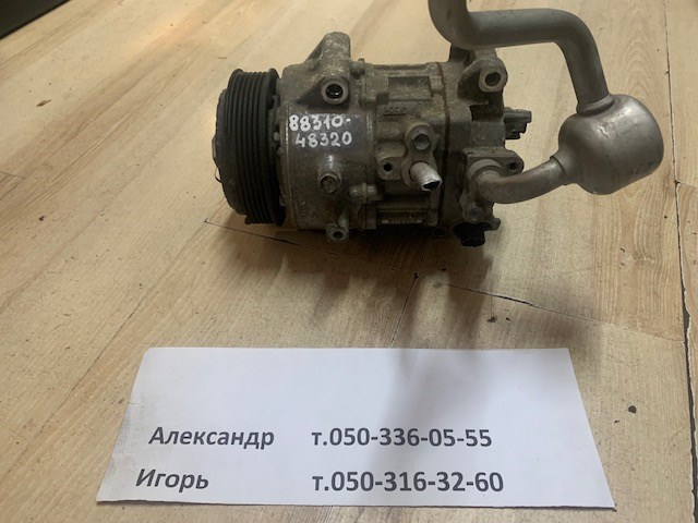 Компресор кліматичної установки 8831048320 TOYOTA