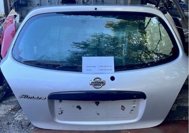 Задні двері багажника 901005M335 NISSAN
