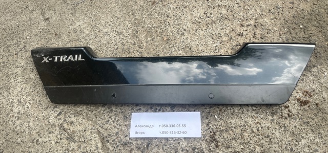 Накладка 5-ї двері, нижня 90901JG00A NISSAN