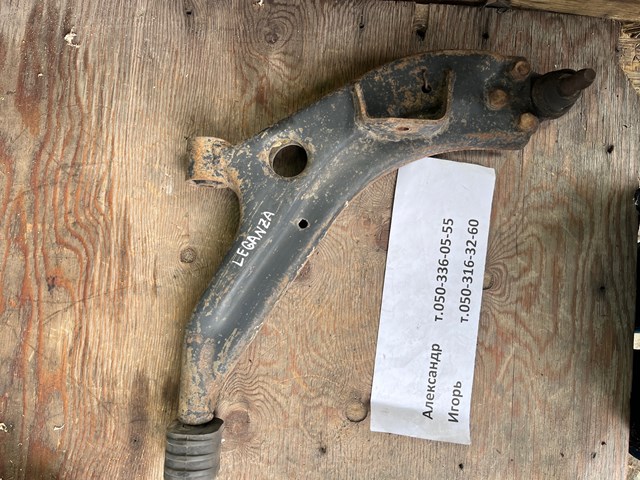Правий важіль передній нижній підвіски 96213118 GM